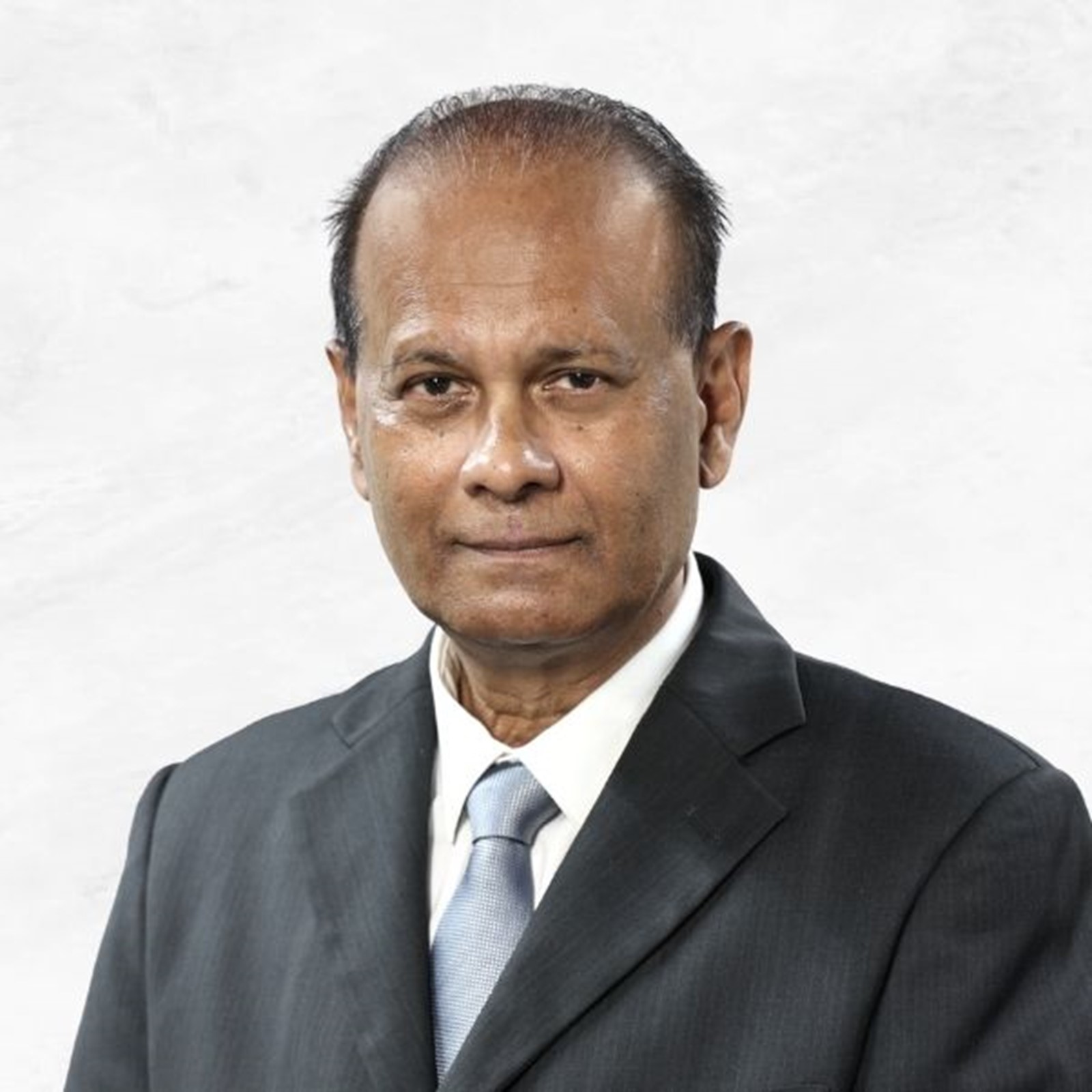 drs. Rabindre T. Parmessar