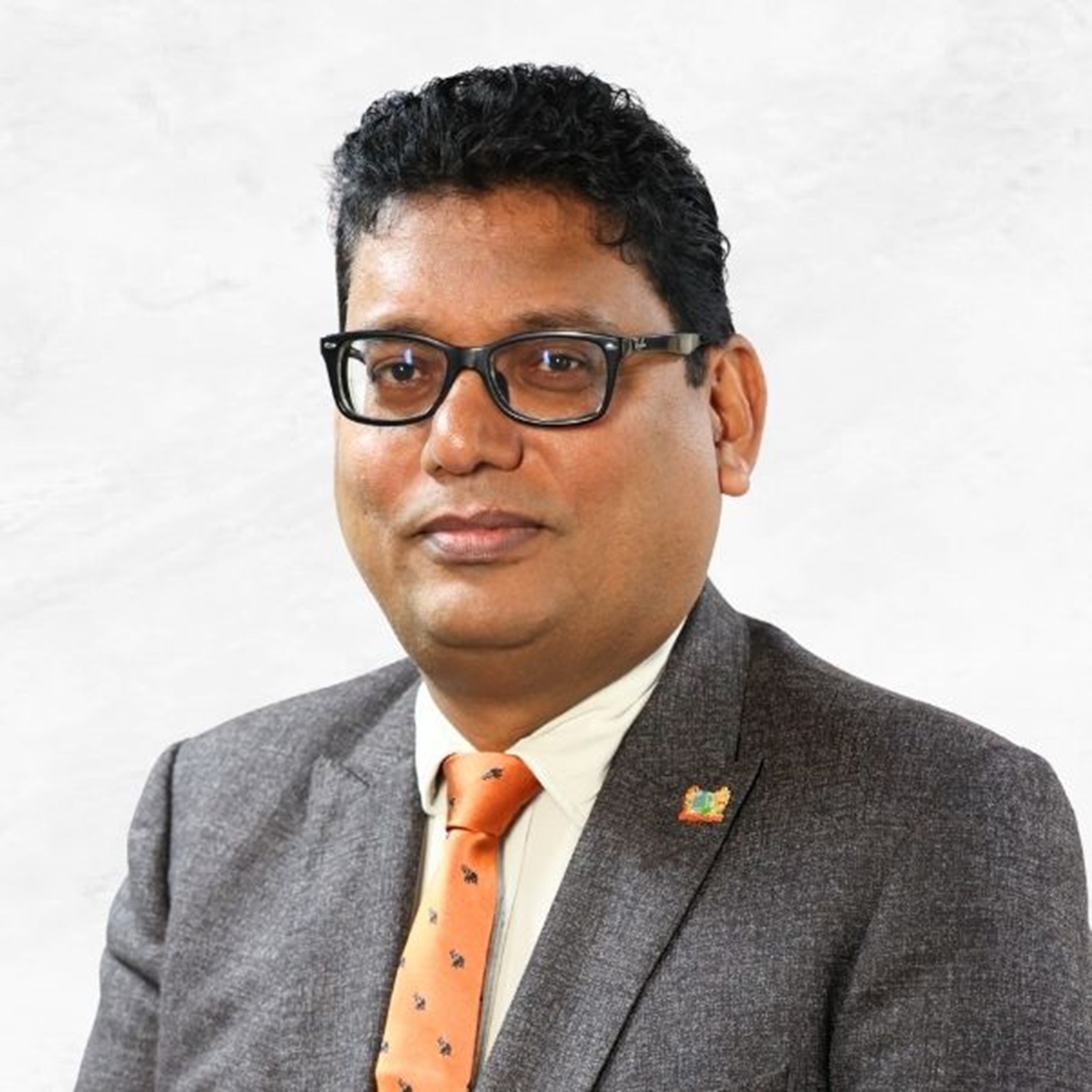 drs. Asiskumar Gajadien
